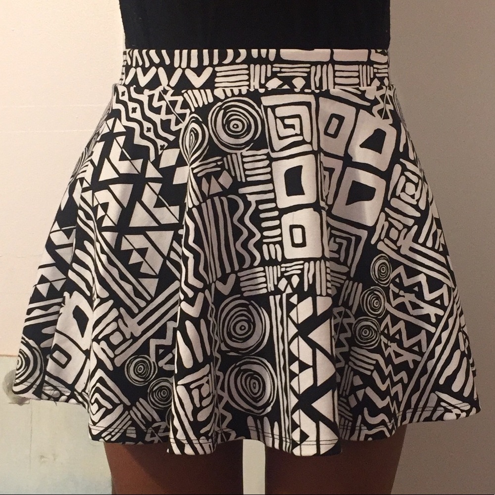 Black & white patterned skater skirt